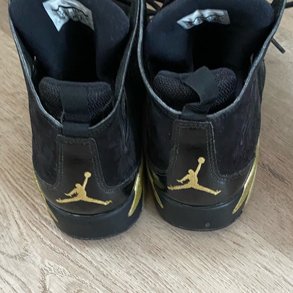 Kids Jordan Retro Shoes - Picture 4 of 5